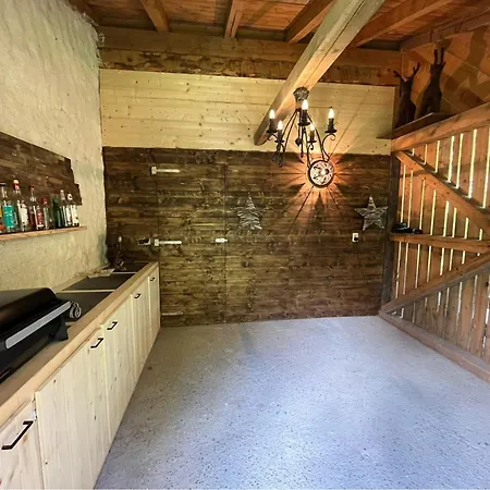 Holiday home Barney L *